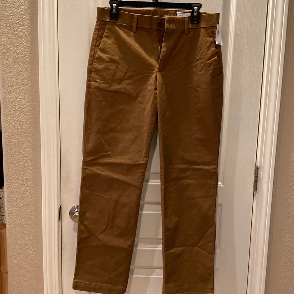 Gap Modern Khakis in Relaxed Fit with GapFlex Palomino Brown - Picture 1 of 2